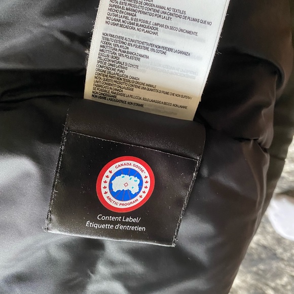 AUTHENTIC CANADA GOOSE WINTER JACKET - Picture 4 of 7